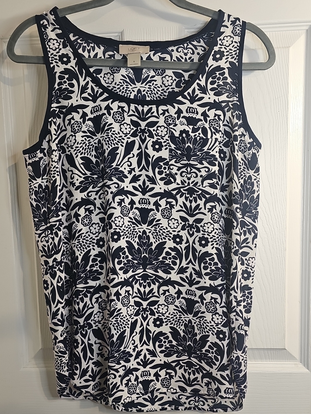 LOFT Navy and White Floral-Print Scoop Neck Tank